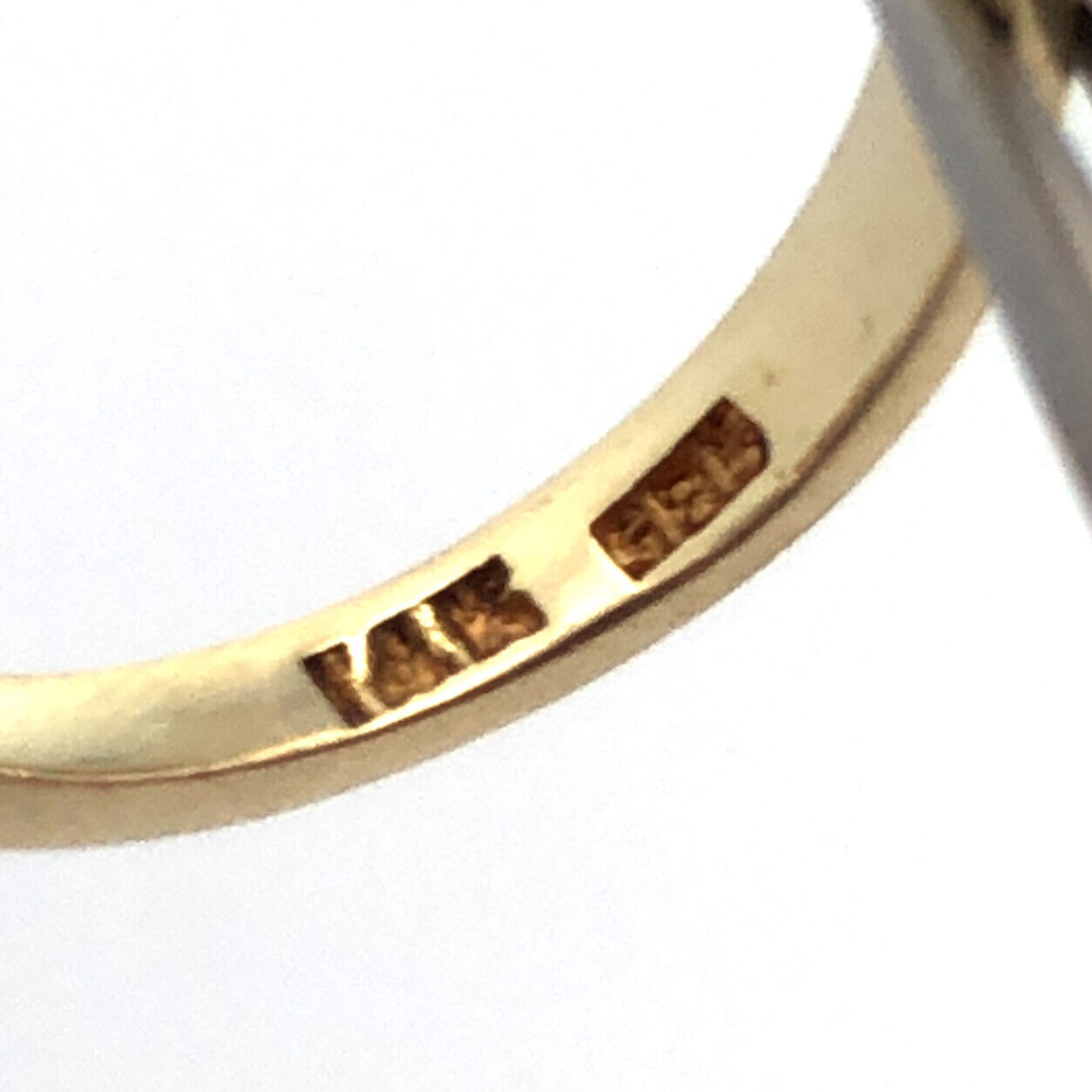 Designer 14K Yellow Gold Oval Ruby Solitaire Anniversary Occasion Ring