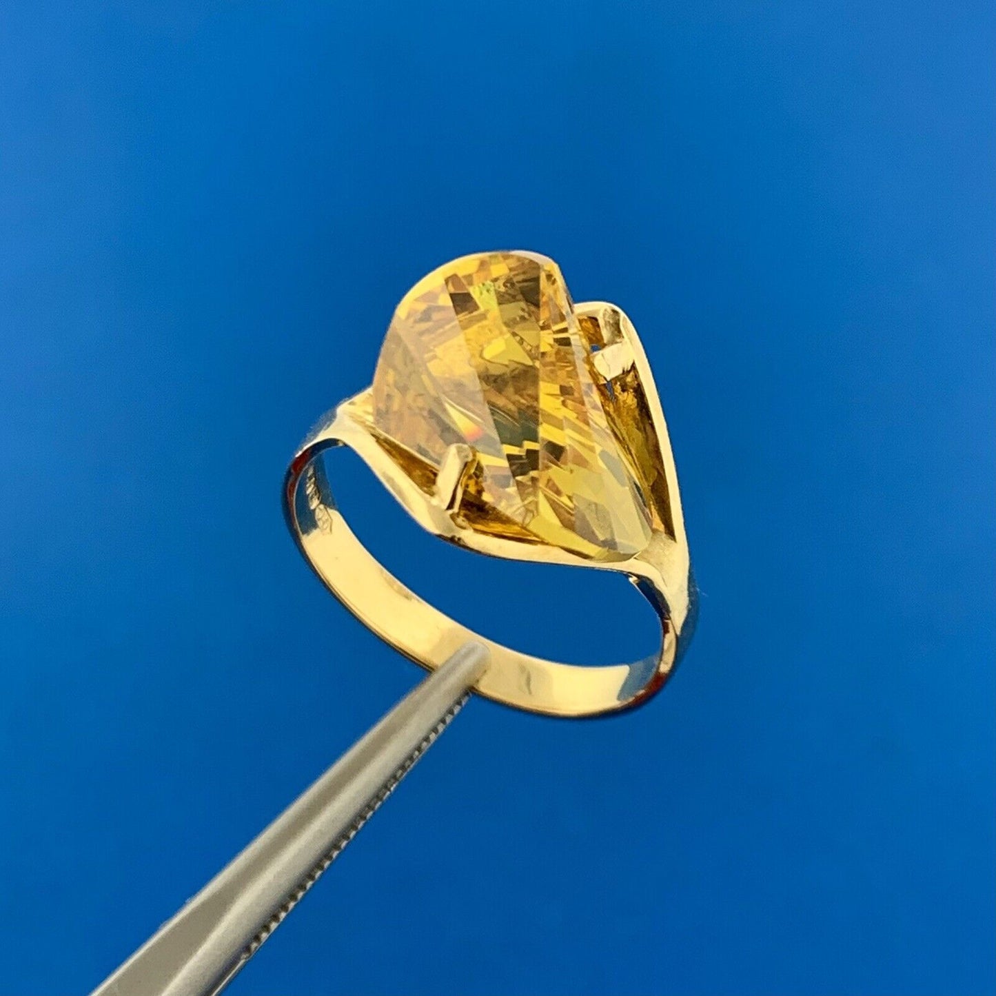 Modernist 18K Yellow Gold Yellow Canary Tourmaline Asymmetrical Chunk Ring