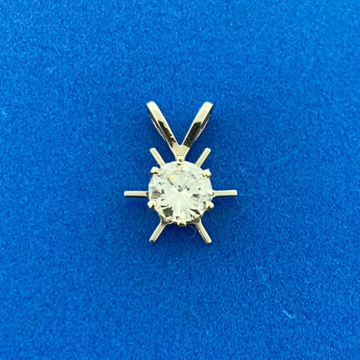 Gorgeous 10k White Gold Round Cut Solitaire Diamond Radiant Star Pendant