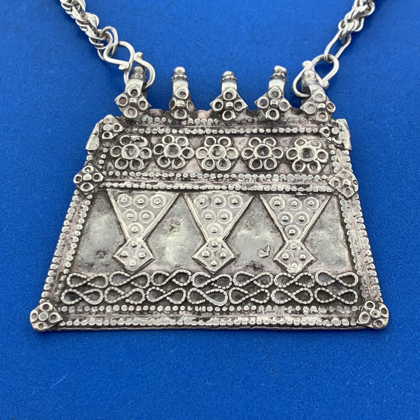 Vintage 925 Sterling Silver Artisan Floral Etched Pendant Statement Necklace