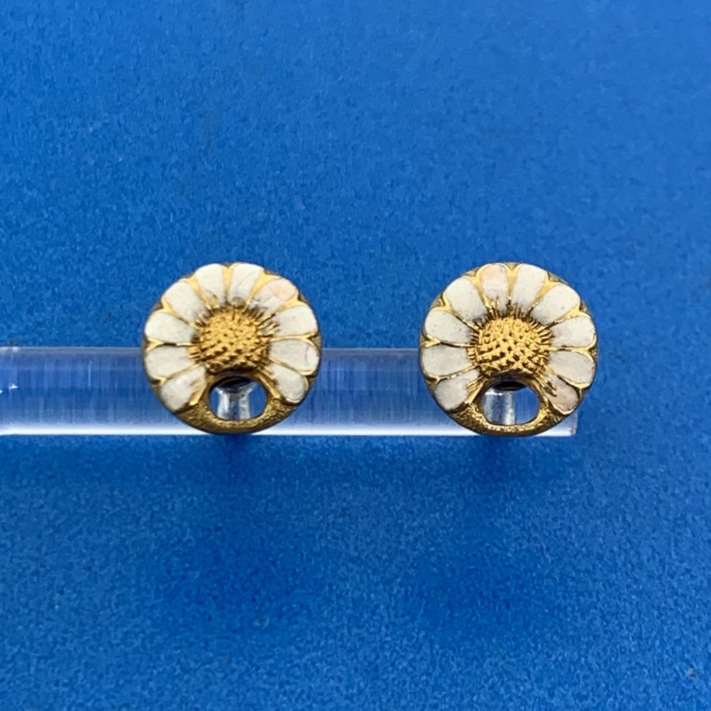 Vintage 10K Yellow Gold White Enamel Petite Flower Screw Back Stud Earrings
