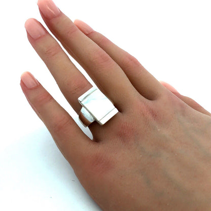 Vintage 925 Sterling Silver Rectangle Mother of Pearl Modernist Statement Ring