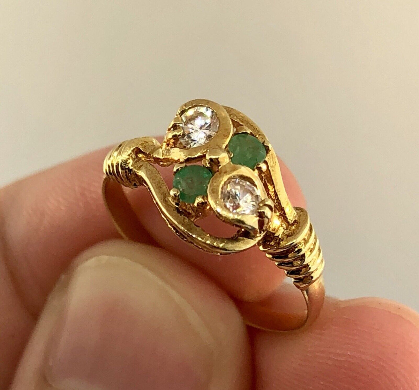 Vintage 18K Yellow Gold Cubic Zirconia Emerald Anniversary Modernist Bypass Ring