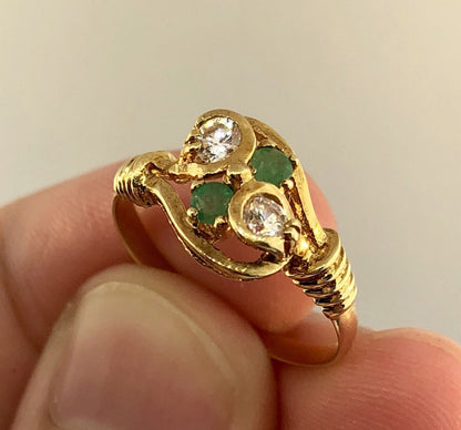 Vintage 18K Yellow Gold Cubic Zirconia Emerald Anniversary Modernist Bypass Ring