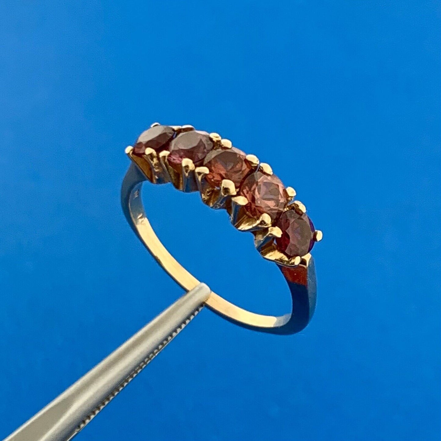 Gorgeous 14k Yellow Gold Round Cut Red Garnet Spectrum Prong Set Ring Size 7