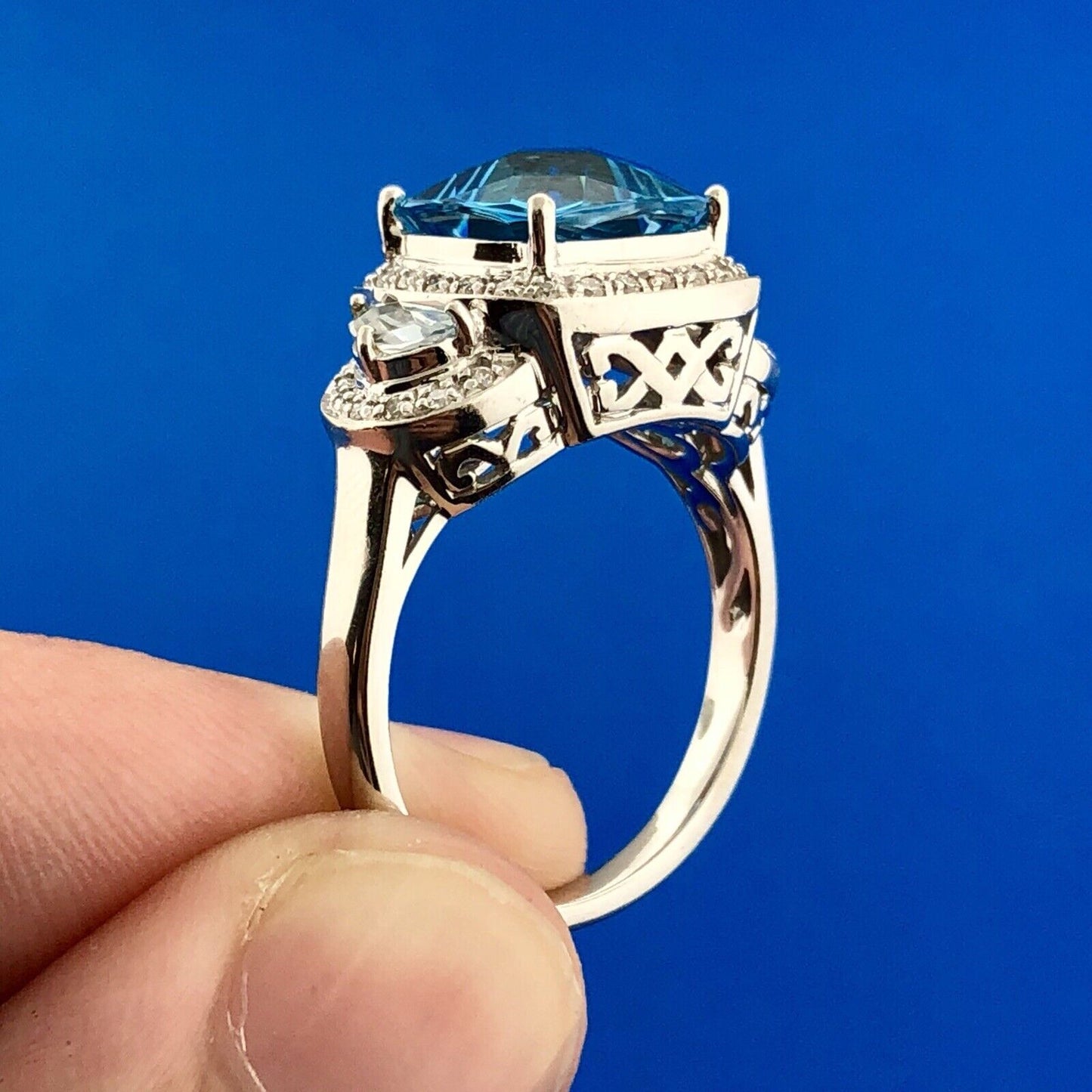 Stunning 14K White Gold Blue Topaz Diamond Aquamarine Accent Statement Ring
