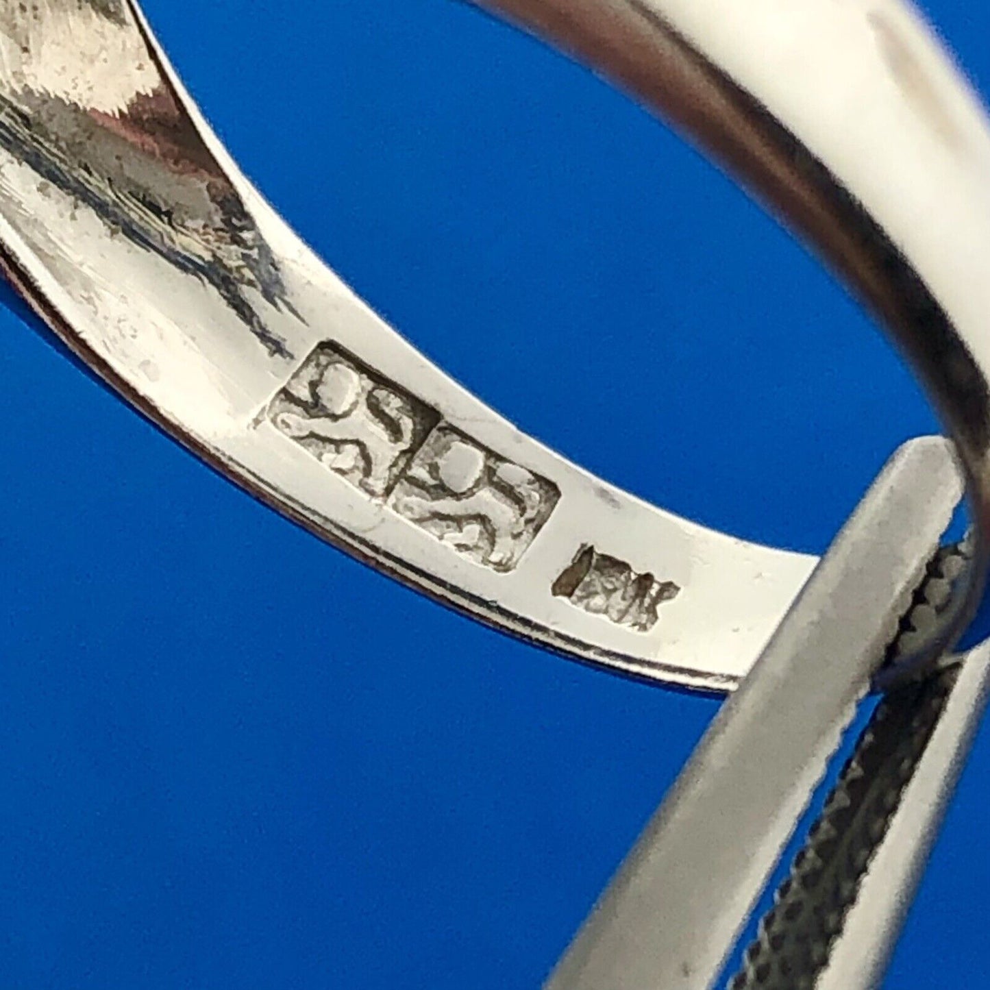 Gorgeous 10k White Gold Round Cut Sapphire Diamond Accent Channel Ring Size 6.5