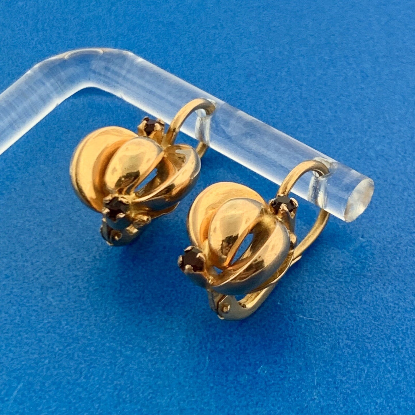 Vintage Hallmarked 18K 750 Yellow Gold Garnet Modernist Leverback Earrings