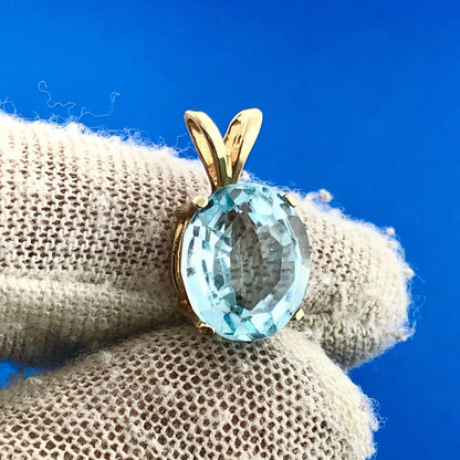 14K Yellow Gold Oval Swiss Blue Topaz Solitaire December Anniversary Pendant