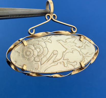 Vintage 14K Yellow Gold Carved Mother Of Pearl Oriental Garden Scene Pendant