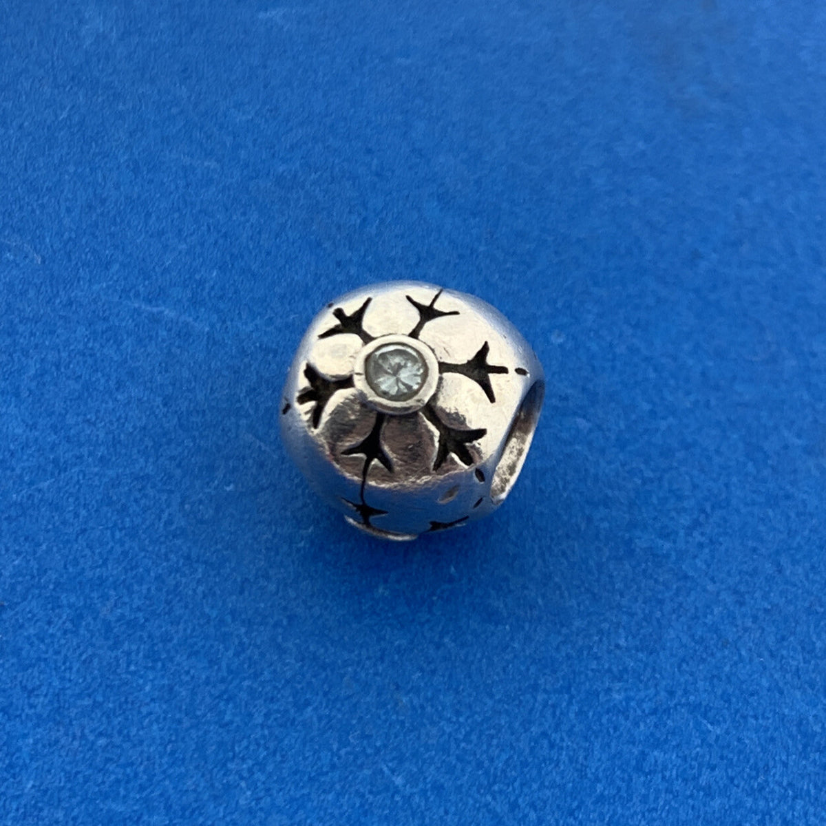 Authentic PANDORA Sterling Silver Aqua Sparkling CZ Snowflake Charm 790367CZA