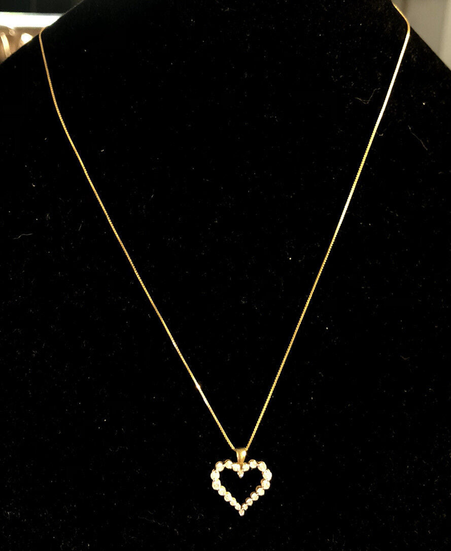 Designer 18K Yellow Gold Round Diamond Heart Shaped Valentines Necklace