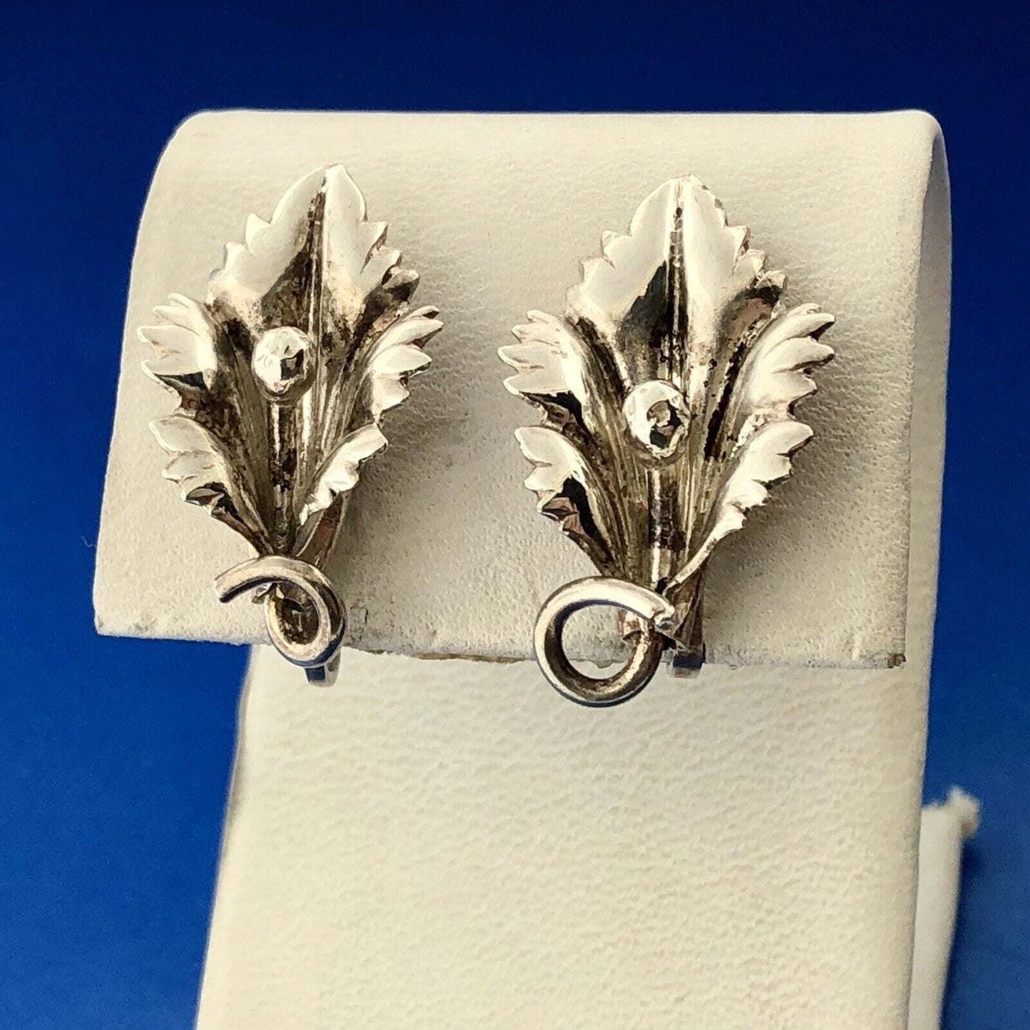 Vintage Estate Sterling Silver 925 Flower Lily Screw Back Women's Earrings