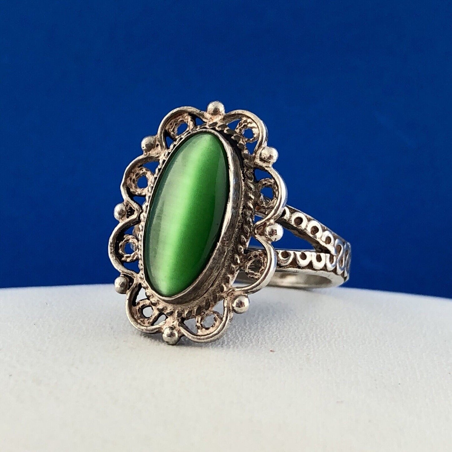Bright Retro Sterling Silver 925 Green Tigers Eye Scroll Filigree Cocktail Ring