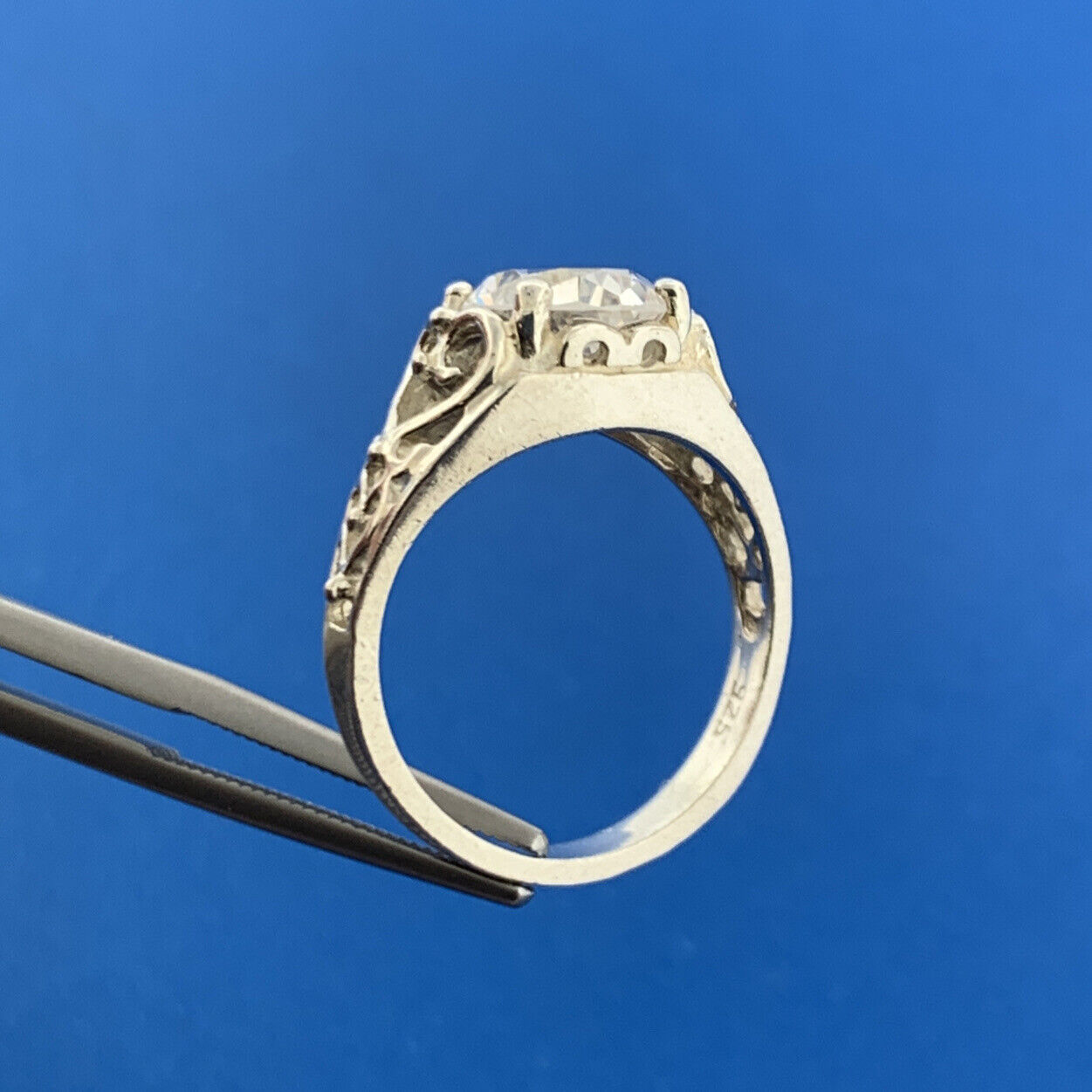 Designer 925 Sterling Silver Oval Cubic Zirconia Solitaire Sweetheart Dome Ring