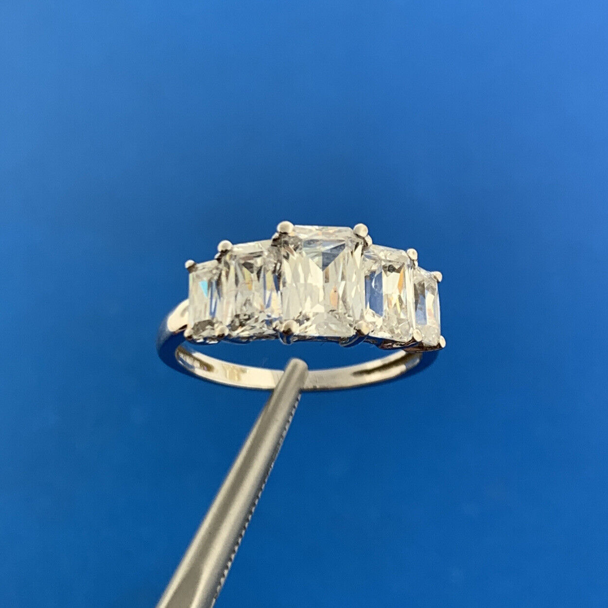 Gorgeous 14k White Gold Radiant Cut Sparkling CZ Prong Engagement Ring Size 6