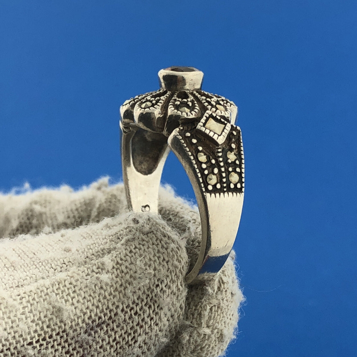 Estate 925 Sterling Silver Garnet Marcasite Flower January Birthstone Ring