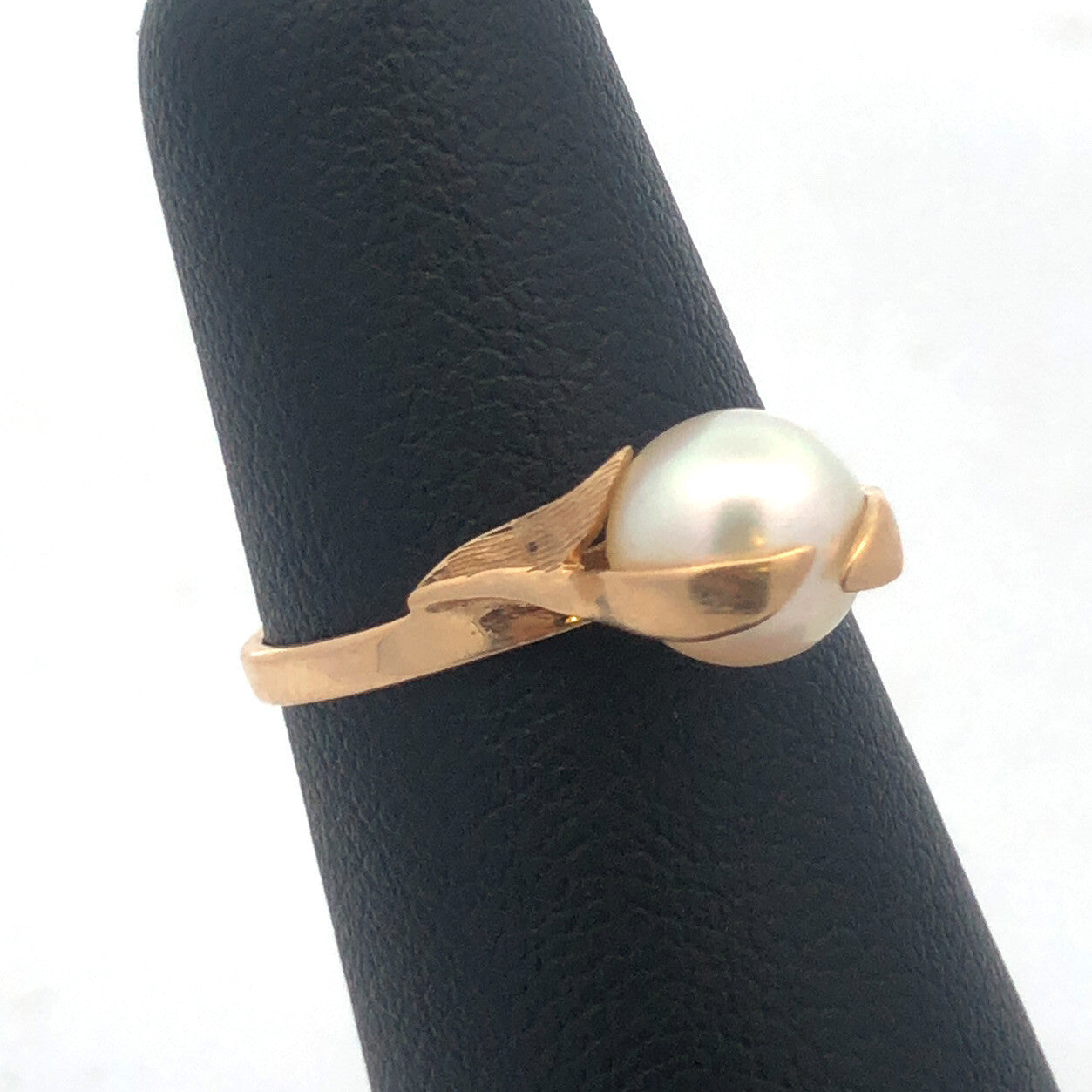 Vintage 14K Yellow Gold 7 MM Pearl Solitaire Modernist Flower Bud Cocktail Ring