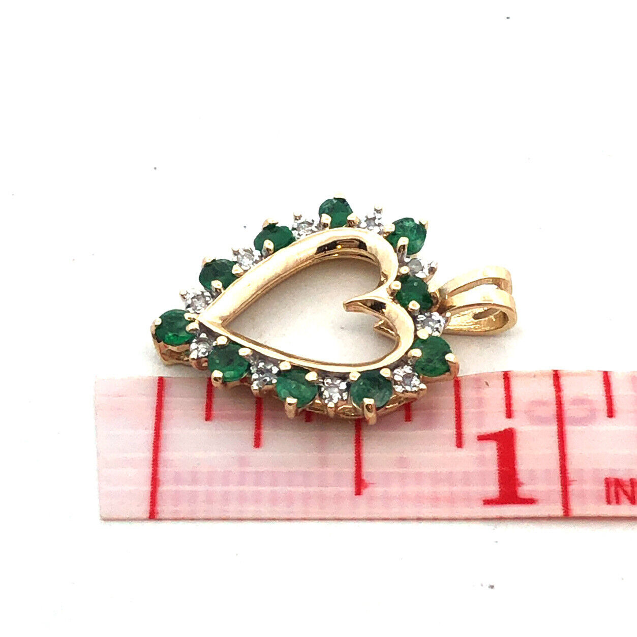 Vintage 10K Yellow Gold Round Emerald Diamond Accent Heart Anniversary Pendant