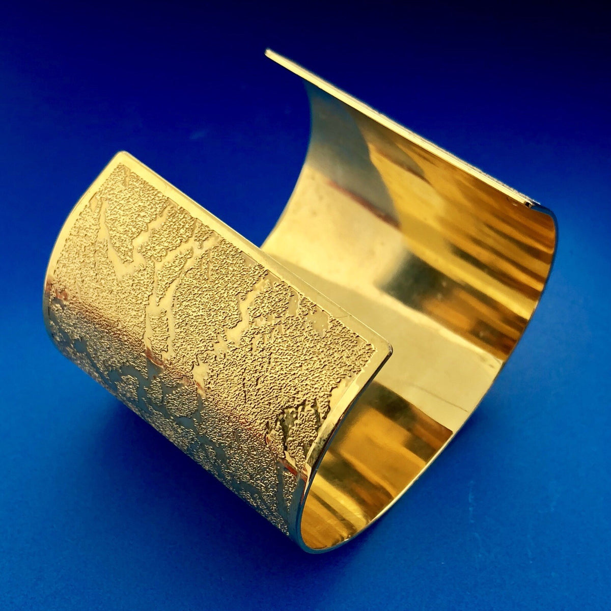 Francesca Visconti Gold Tone Animal Print Textured Runway Couture Cuff Bracelet