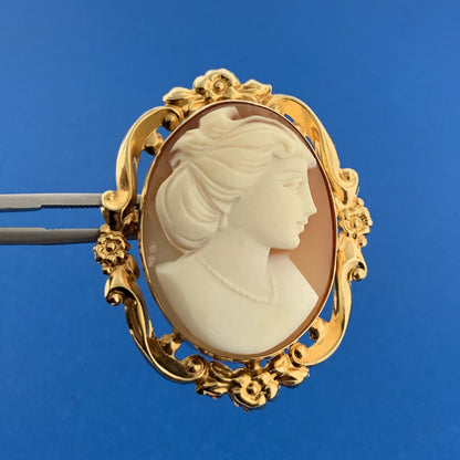 Estate 14K Yellow Gold Carved Cameo Floral Scroll Bezel Pin Brooch Pendant