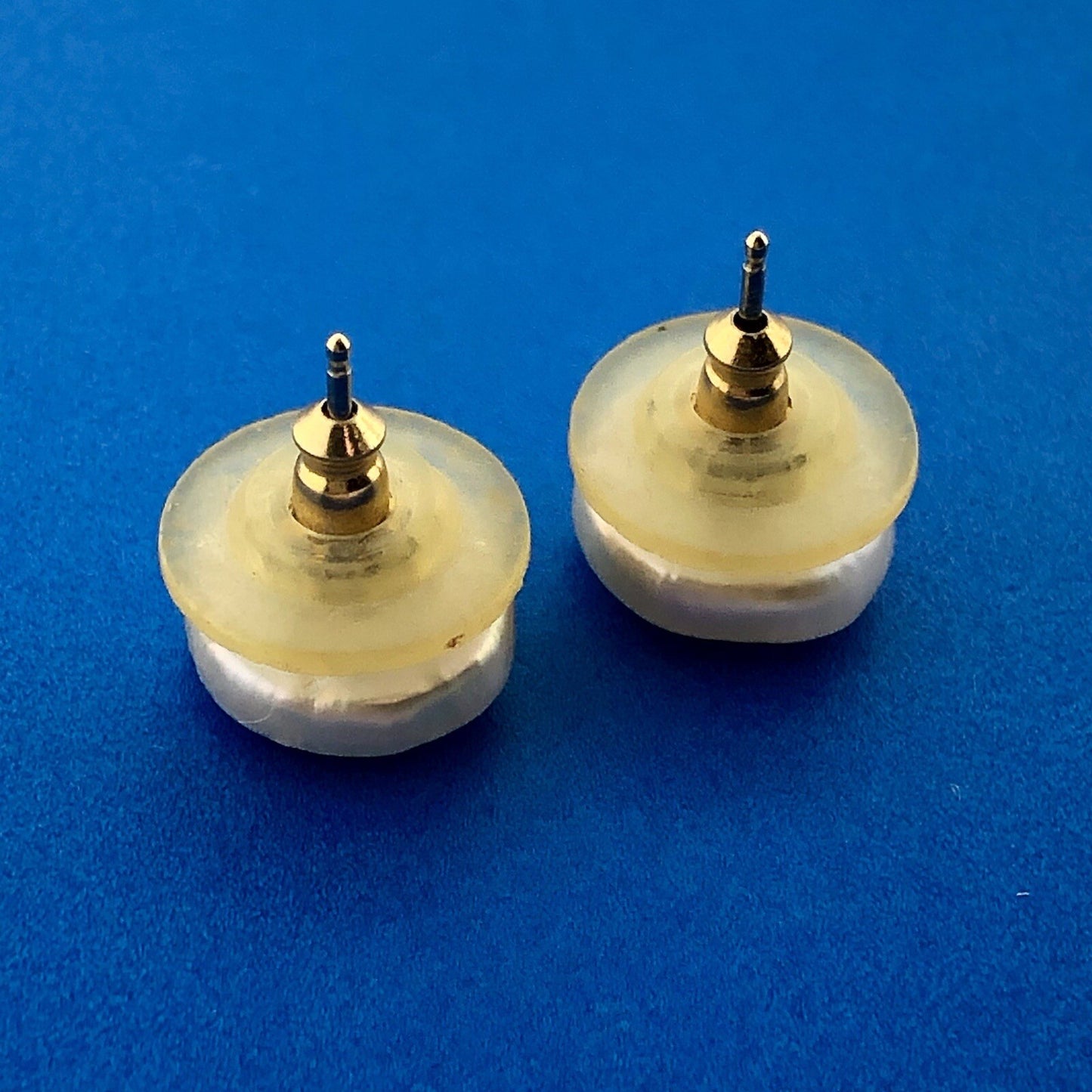 Retro 14K Yellow Gold White Iridescent Mabe Pearl Statement Stud Earrings