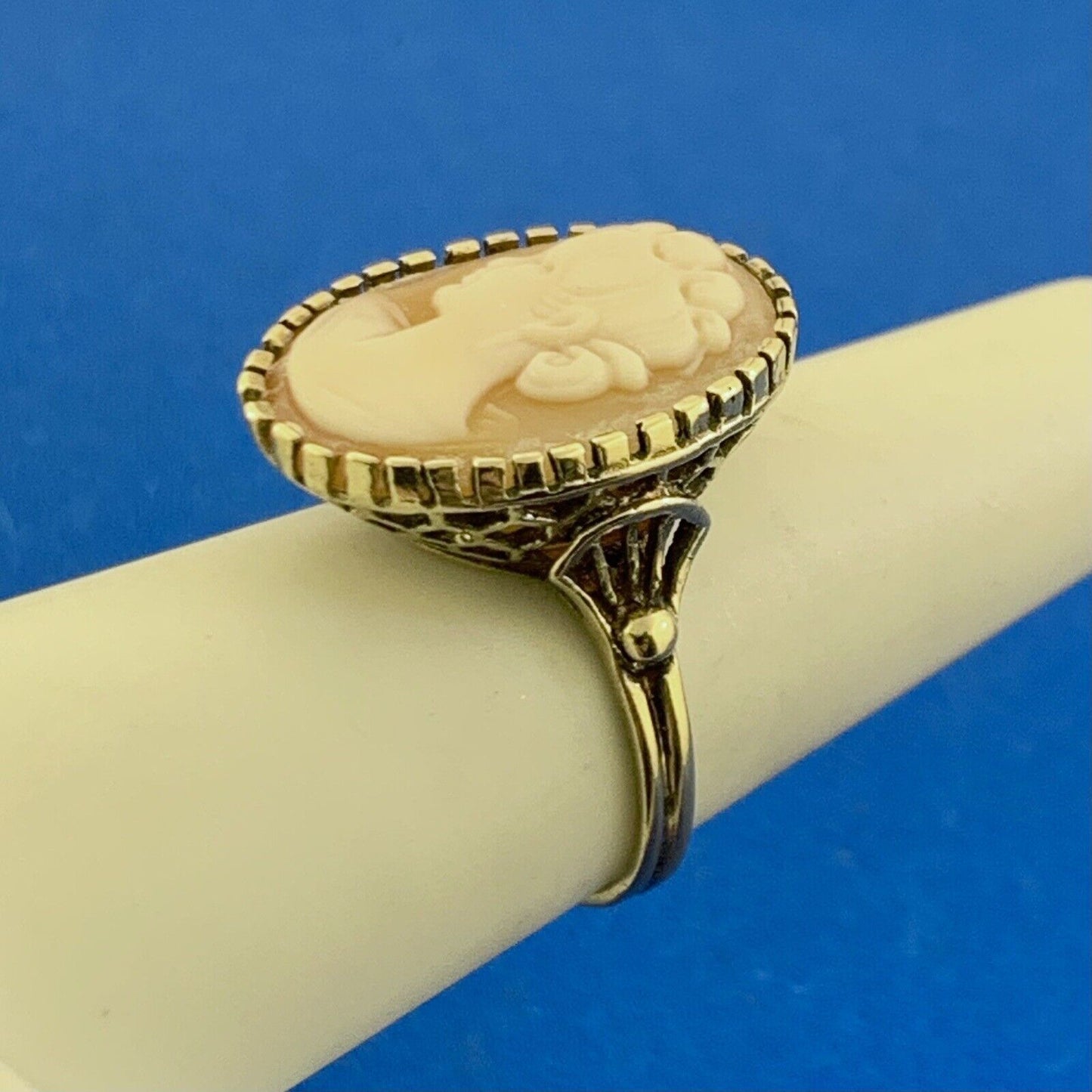 Vintage Designer PSCO 10K Yellow Gold Oval Carved Cameo Ring