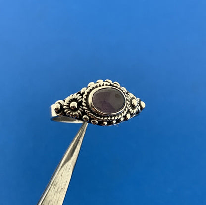 Stunning Sterling Silver 925 Oval Cabochon Purple Amethyst Ring Size 7.25