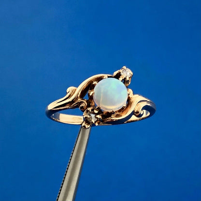 Lovely 10k Yellow Gold Cabochon Circle White Opal Diamond Accent Ring Size 6.25