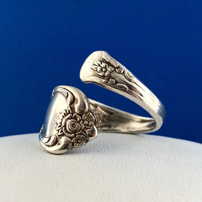 Retro William Rogers Oneida Juliette Pattern Silver Plate Spoon Bypass Ring