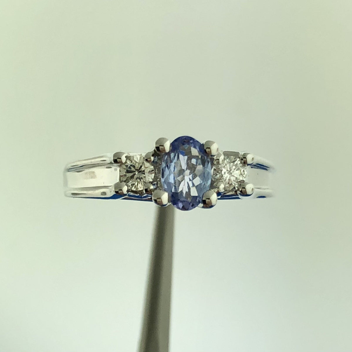 Gorgeous 14k White Gold Oval Tanzanite Round Diamond Accent Ring Size 6.5