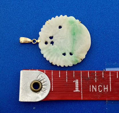 Vintage 18K Yellow Gold Carved White Green Jade Jadeite Oriental Disc Pendant