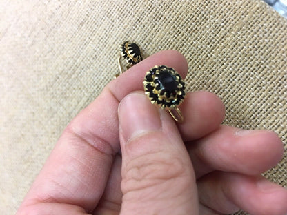 Vintage 14K Yellow Gold Oval Garnet Cluster Screw Back Earrings