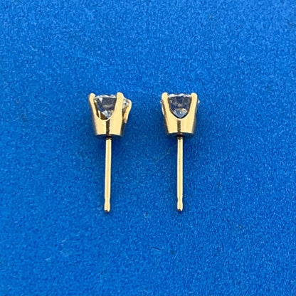 Classic Elegant 14K Yellow Gold Round Diamond Solitaire Stud Earrings
