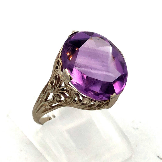 Vintage 14K White Gold Oval Cabochon Purple Amethyst Filigree Cocktail Ring