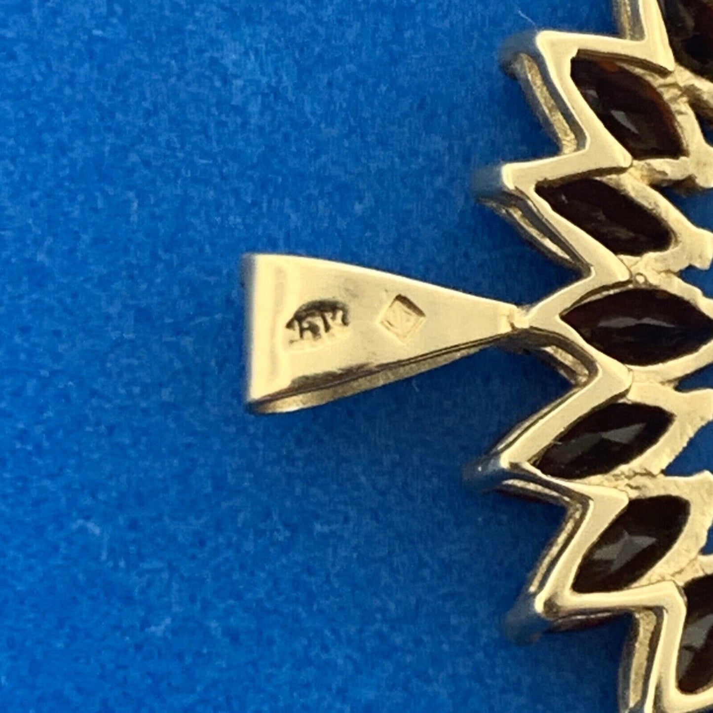 Gorgeous 10k Yellow Gold Marquise Cut Garnet Open Heart Loving Romantic Pendant