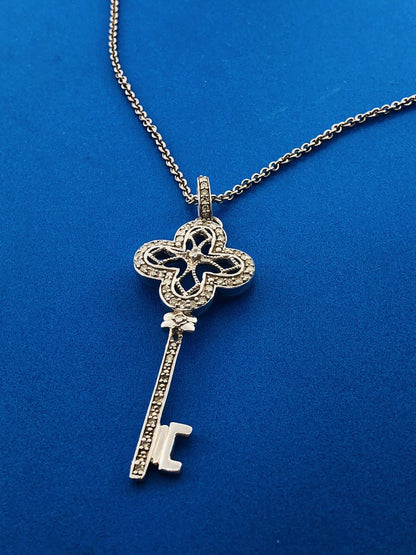 Vintage Designer Sterling Silver 925 Diamond Filigree Open Scroll Key Necklace