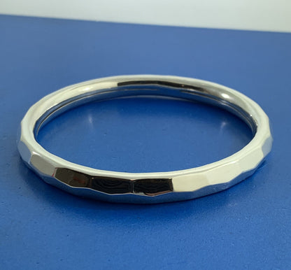 Designer RGN 925 Sterling Silver Hammered Closed Bangle Bracelet
