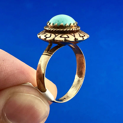 Vintage 14K Yellow Gold Turquoise Cocktail Ring Size 7.25