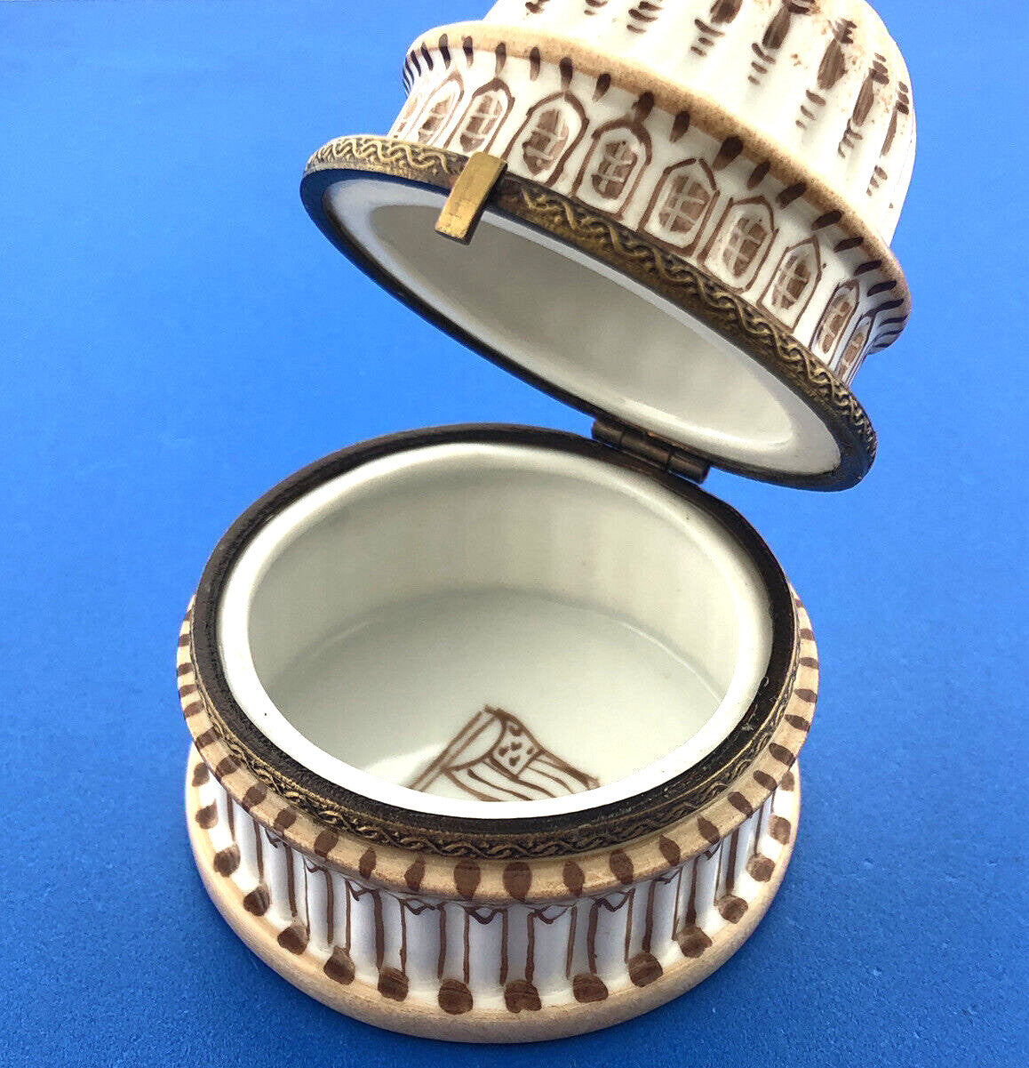 Limoges France Rochard Peint Main Porcelain Capitol Rotundra Trinket Pill Box
