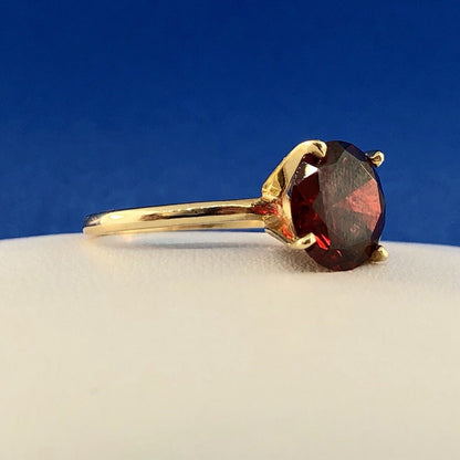 Vintage Designer 14K Yellow Gold Round Red Quartz Solitaire January Ring