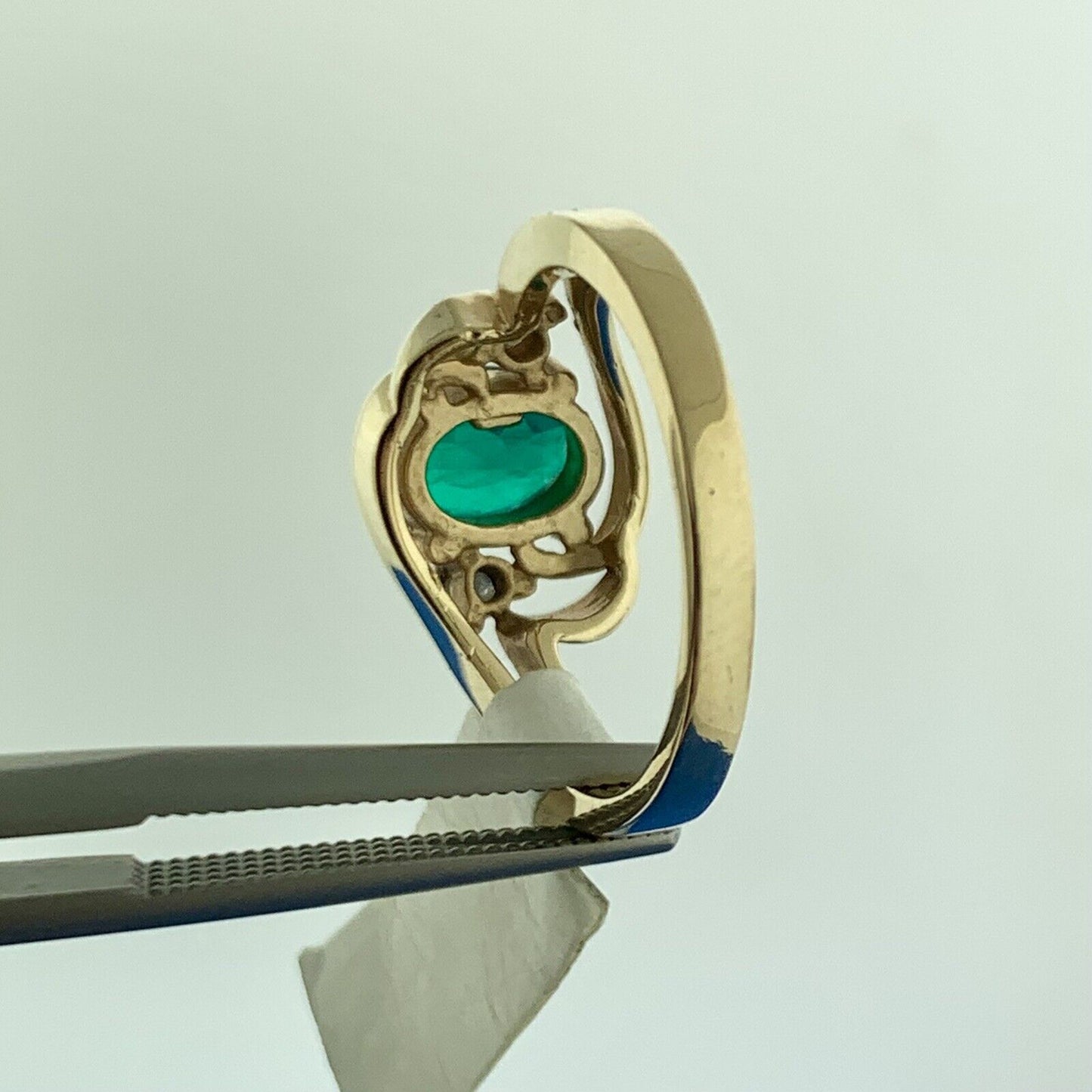 14k Yellow Gold Oval Emerald Diamond Accented May Anniversary Size 6 Ring