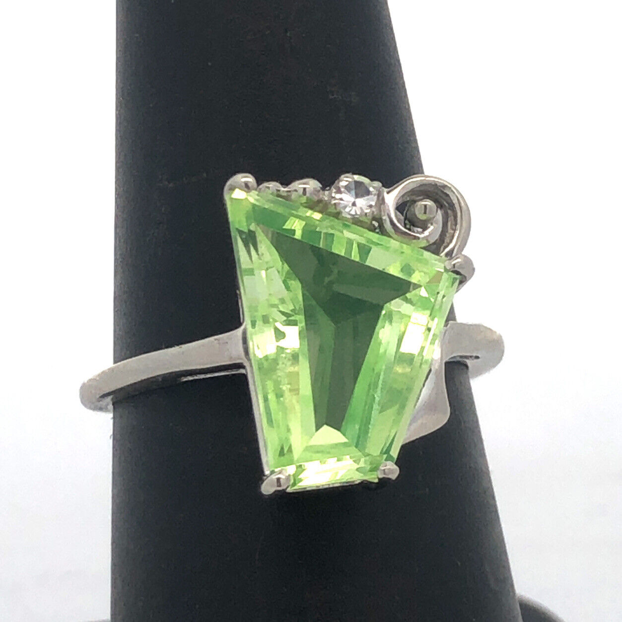 Vintage 14K White Gold Trapezoid Green Citrine White Amethyst Modernist Ring