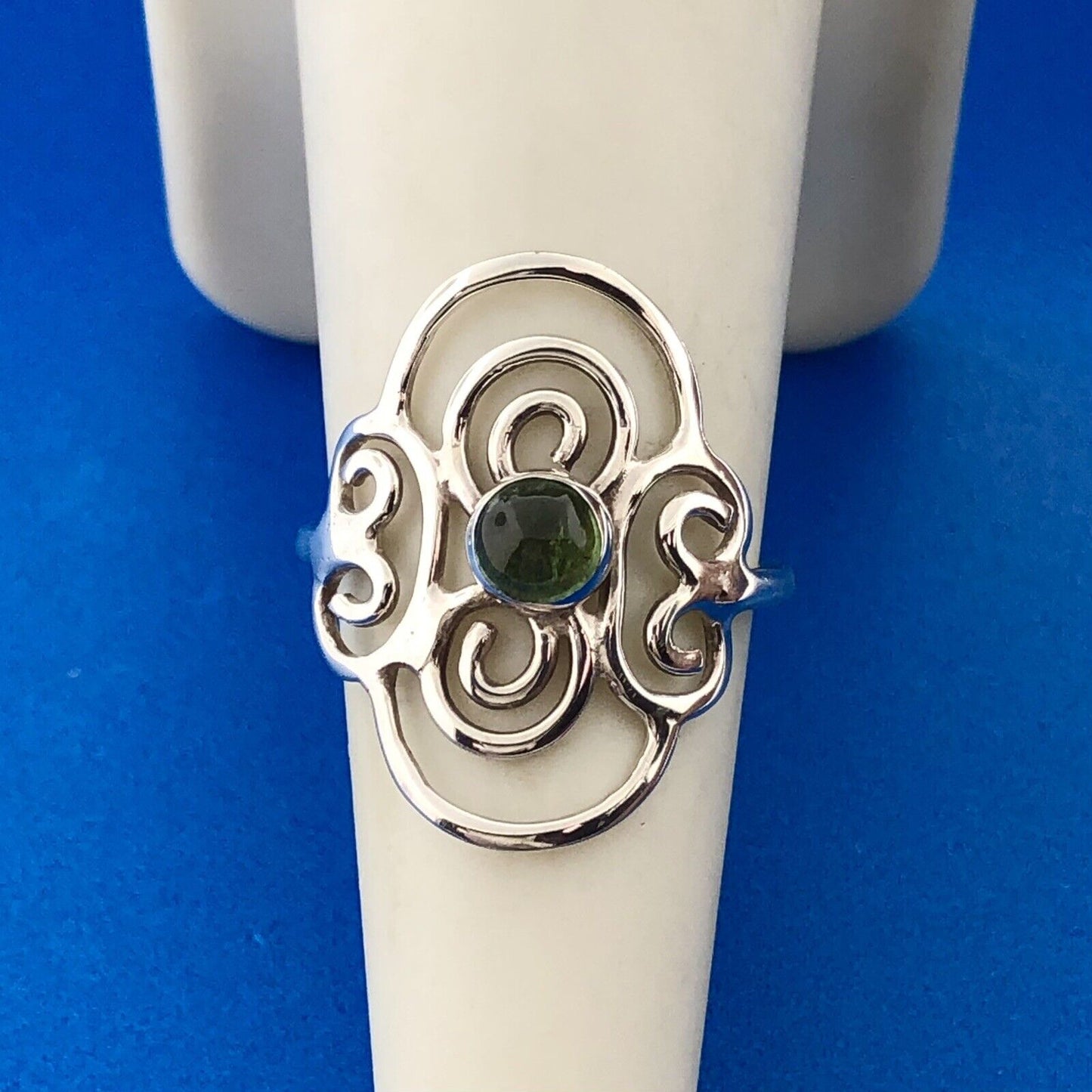Modernist 925 Sterling Silver Green Onyx Floral Scroll August Anniversary Ring