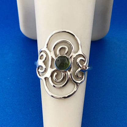 Modernist 925 Sterling Silver Green Onyx Floral Scroll August Anniversary Ring
