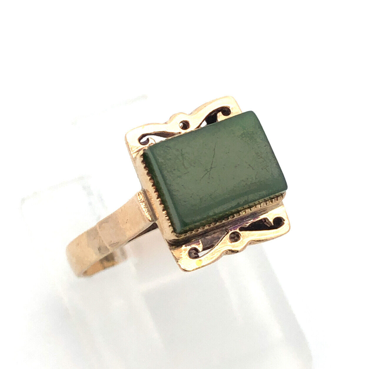 Estate 14K Yellow Gold Rectangle Jade Cabochon Oriental Style Cocktail Ring