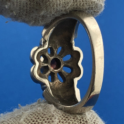 Estate 925 Sterling Silver Garnet Marcasite Flower January Birthstone Ring