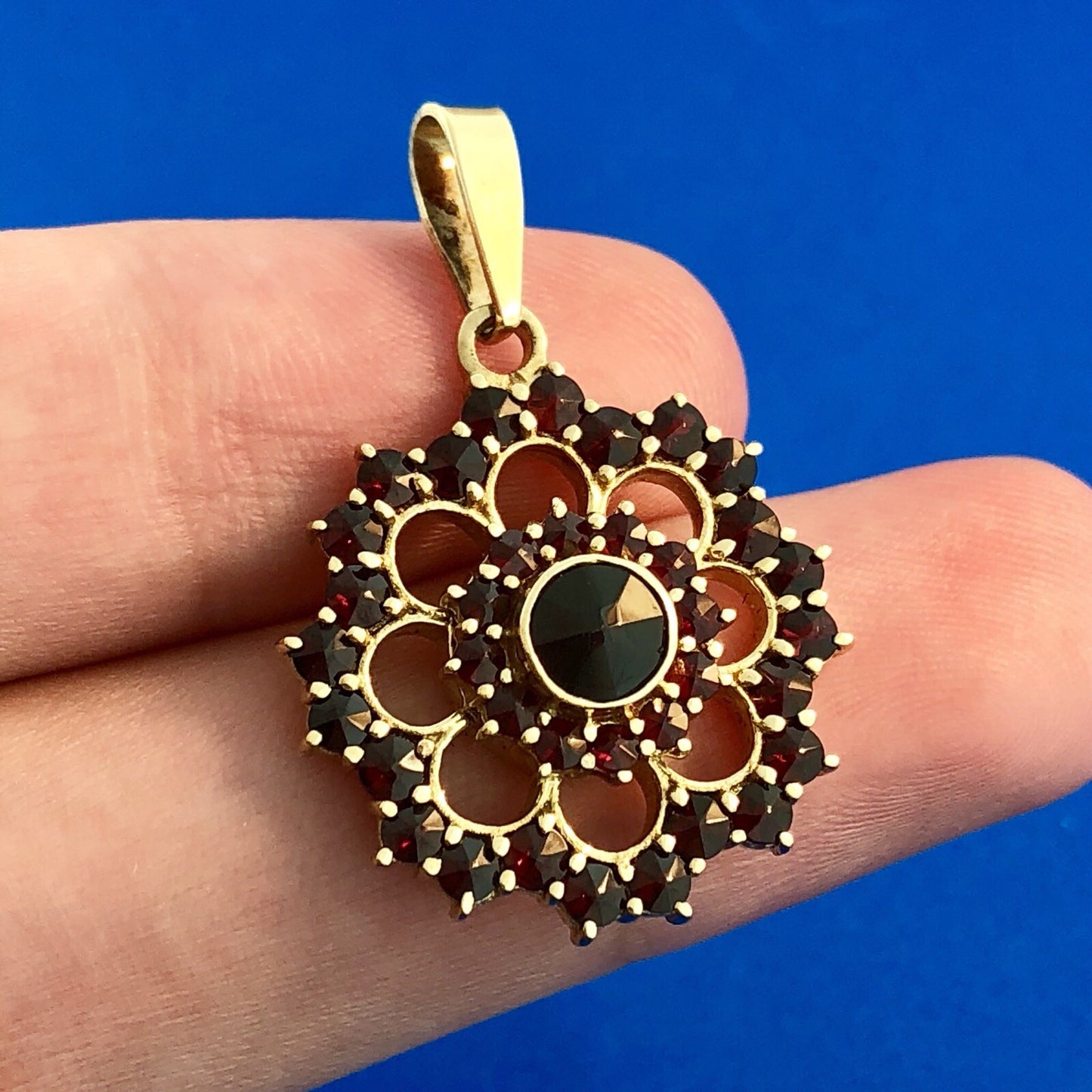 Designer 14K Yellow Gold Garnet Floral Cluster January Anniversary Pendant