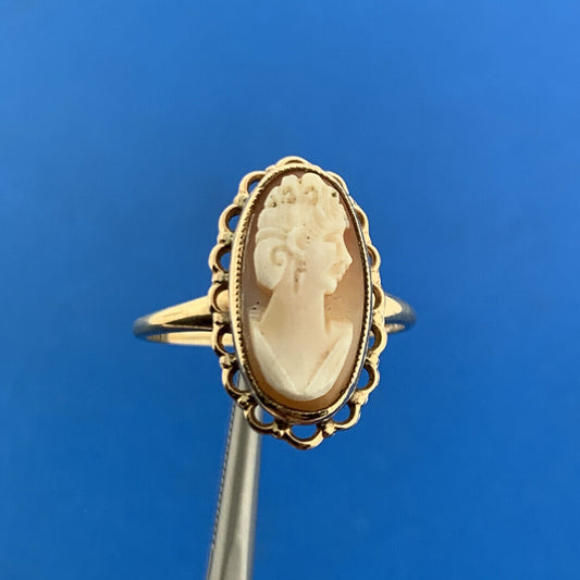 Gorgeous 10k Yellow Gold Orange Oval Carved Cameo Shell Vintage Ring Size 8.75