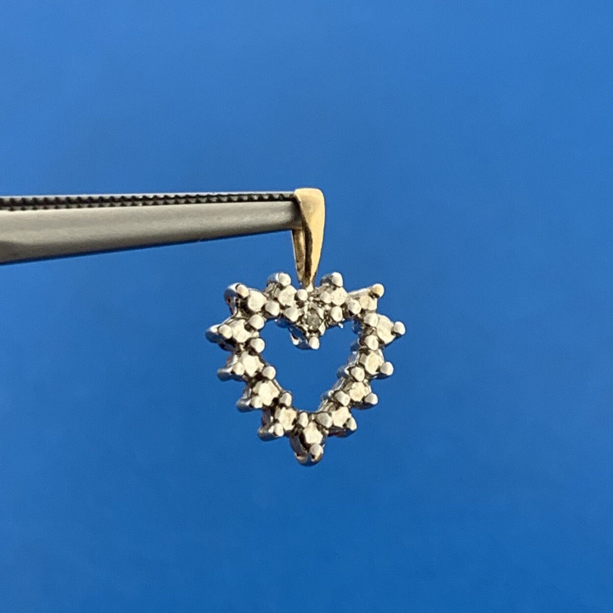 Gorgeous 10k Yellow Gold Round Cut Red Ruby Romantic Open Heart Pendant